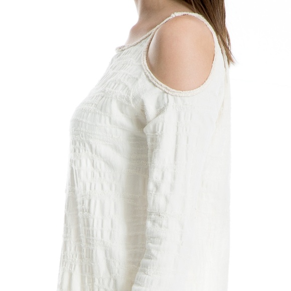 Max Studio London Textured Cold-Shoulder Top - Picture 5 of 8